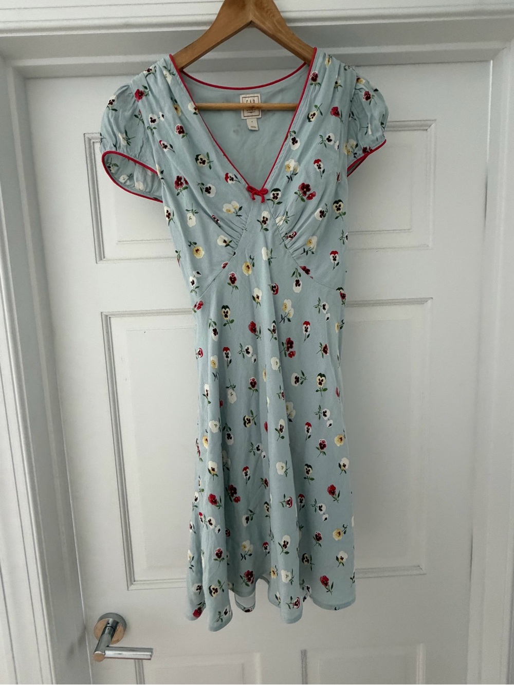 Light Blue Floral V-Neck Summer Dress with Pink Trim